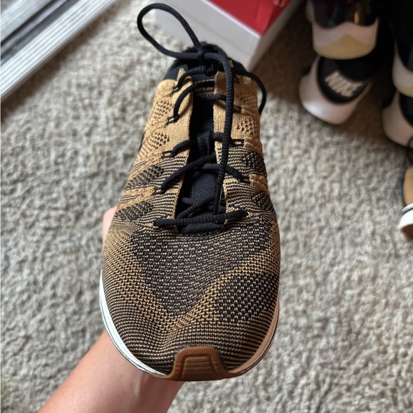 Nike tan brown flyknit trainers - Picture 2 of 9